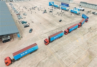 重庆面向东盟公路班车正式发车