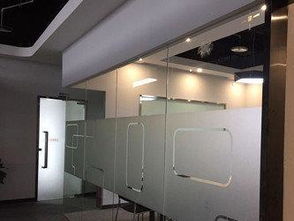 图 重庆市玻璃隔断 玻璃形象墙 地弹簧门 吊滑门 重庆建材